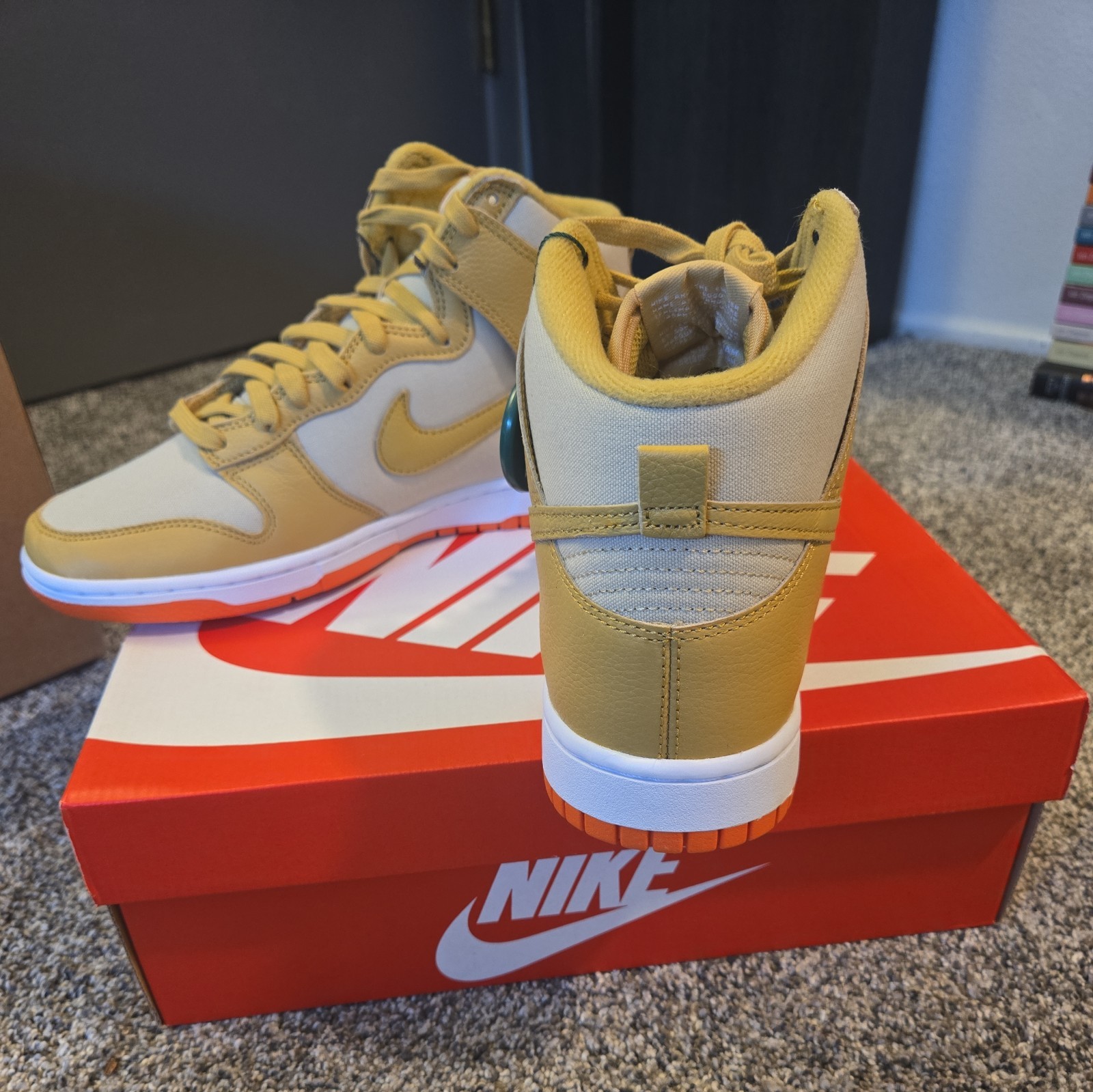 [DV7215-700] Mens Nike Dunk High ‘Wheat Gold Safety Orange’ Sz 9