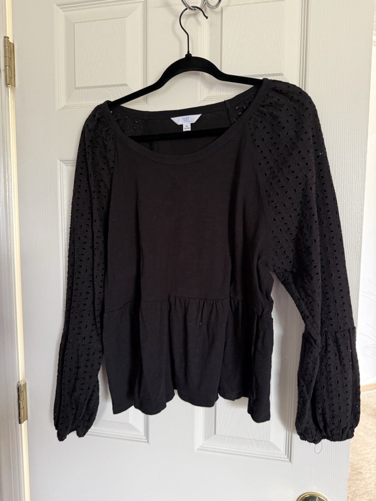 Time and Tru Women’s XL Black Peplum Blouse Eyelet Puff Long Sleeve Round