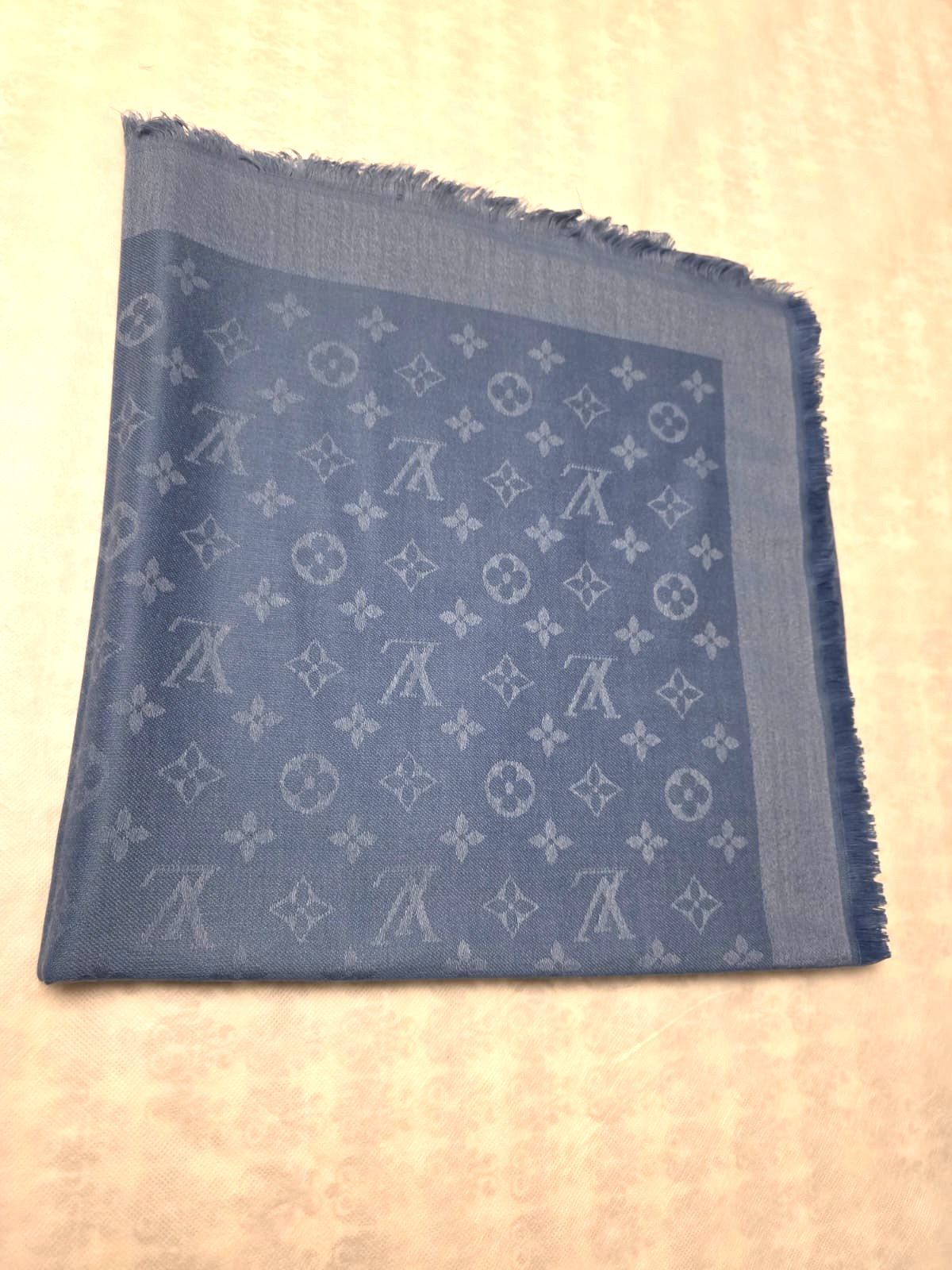 100%Authentic Louis Vuitton Scarf Shawl Stole 35%Wool 65%Silk Dusty Blue Used