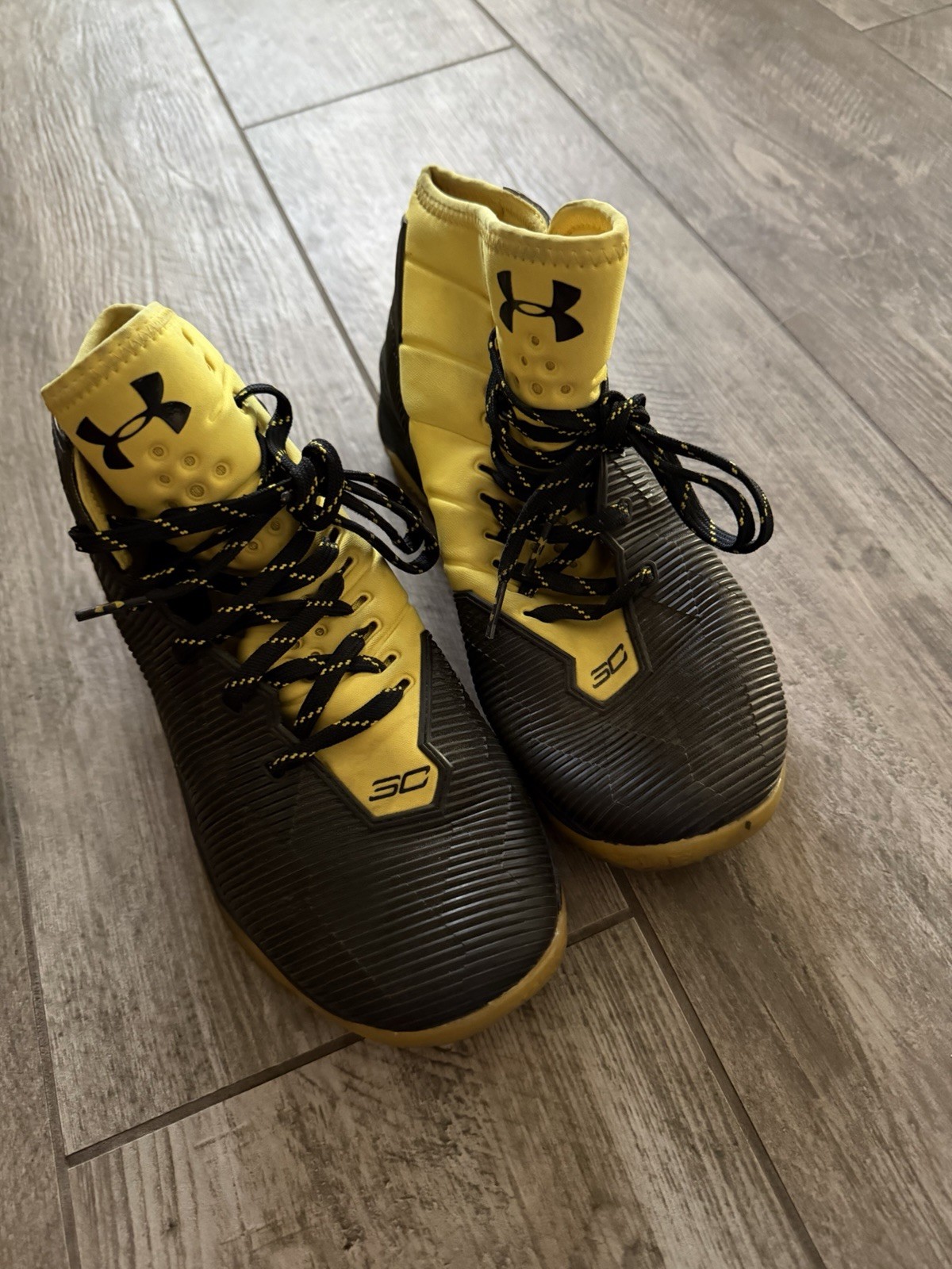 Under Armour Curry 2.5 High Top Basketball Sneakers 1274425-001