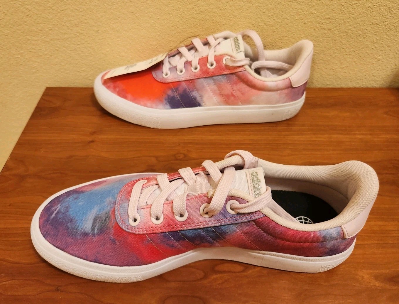 adidas Vulcraid3r GY6708 Womens Size 8 1/2 Skateboard Shoes Pink Tie Dye NEW