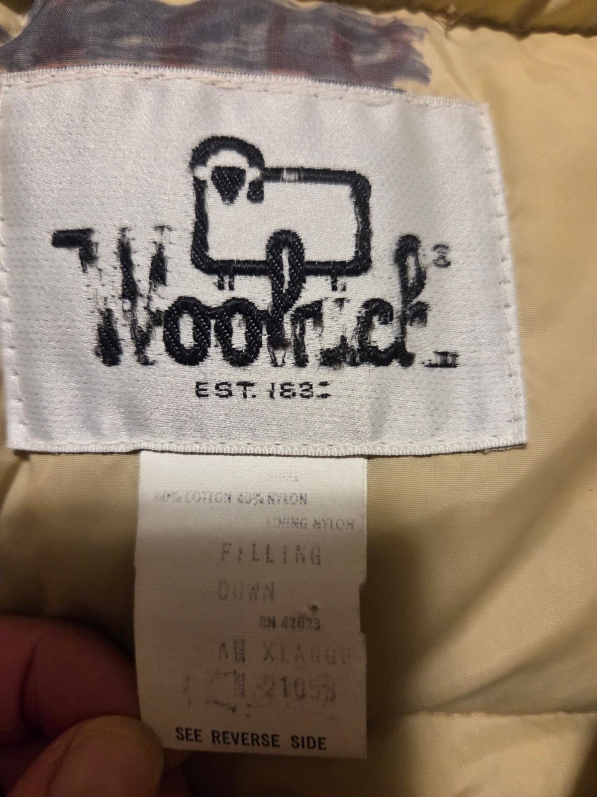 VTG Mens Woolrich Down Puffer Vest M Tan zip/snap Front Cargo Pockets Cabin core