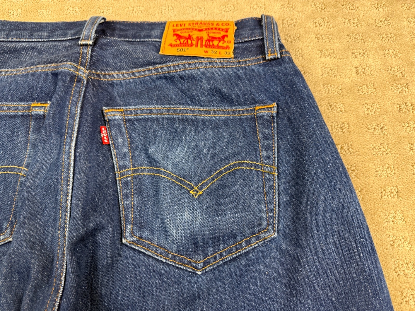 Men’s Levi’s 501 Jeans Button Fly Medium Wash Blue Denim Modern LVC 33×27 #1118