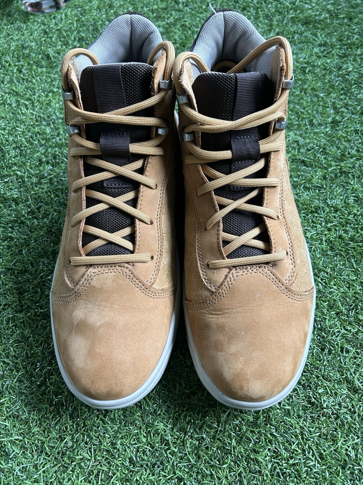 Size 9: Timberland Seneca Bay Sneaker Boots in wheat nubuck Men’s