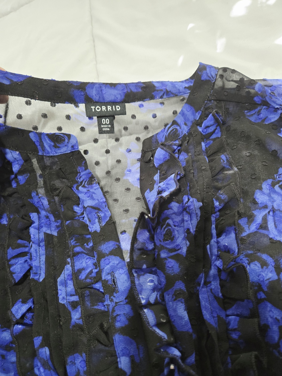 Torrid 00 L Chiffon Clip Dot Ruffle Front Top Floral Roses Blue Boho Indie Weste