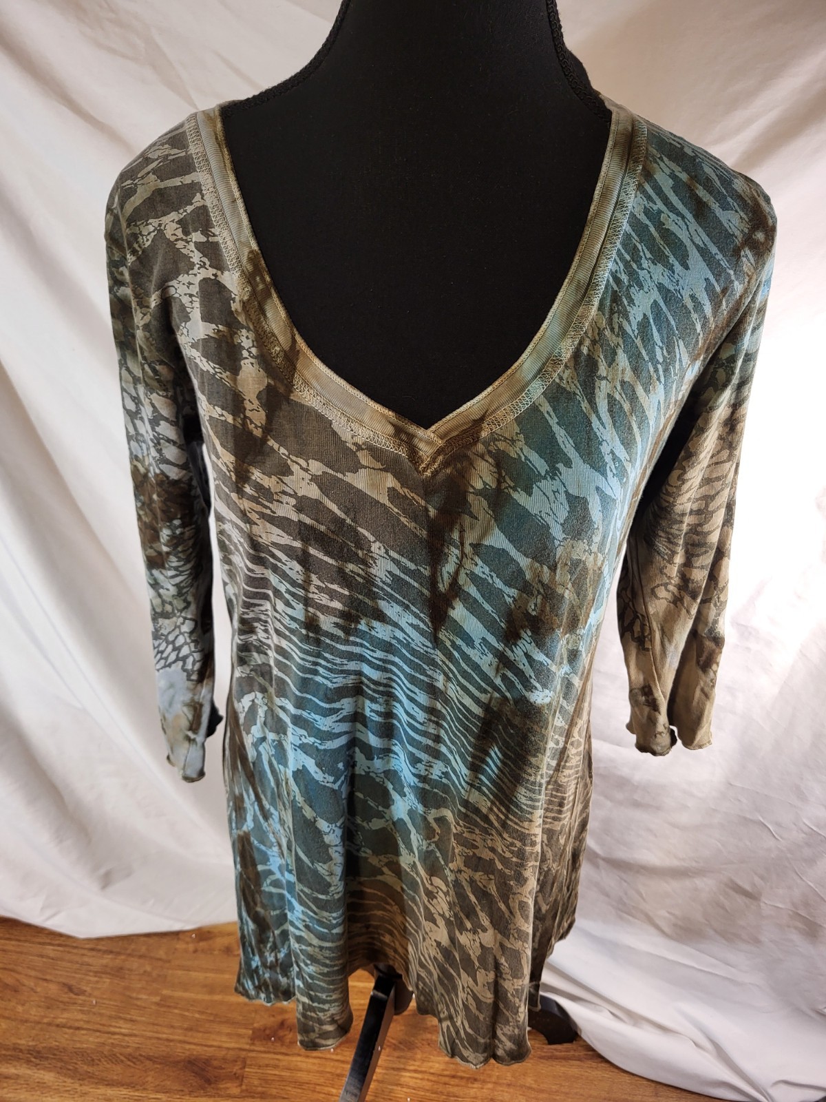 Glima Women’s Shirt Tie Dye Vee Neck 3/4 Sleeve Blue Grunge Distressed