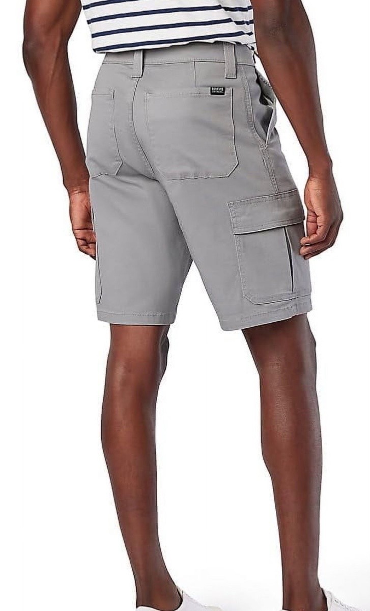 NEW Levis Signature Essential Cargo Shorts Mens 38 Super Flex Fabric 10” Inseam