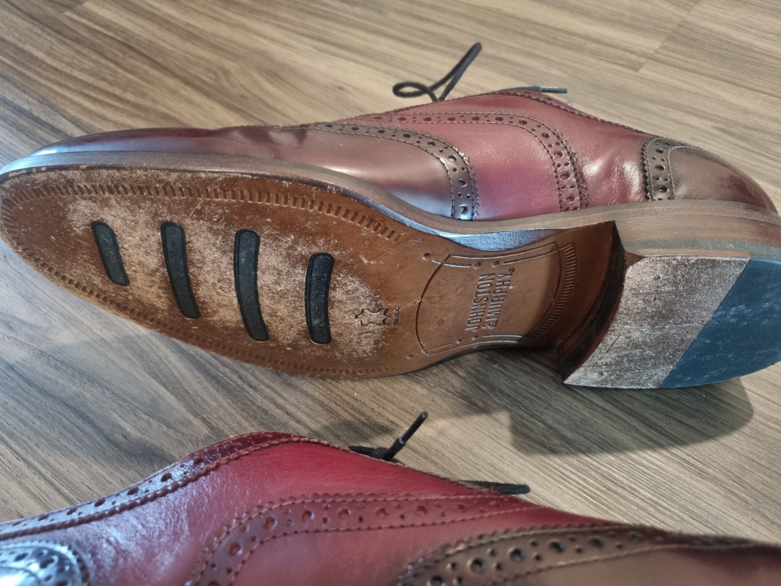 Johnston & Murphy Nolen Wingtip Oxford Mens Size 9.5 Sheepskin Leather Oxblood
