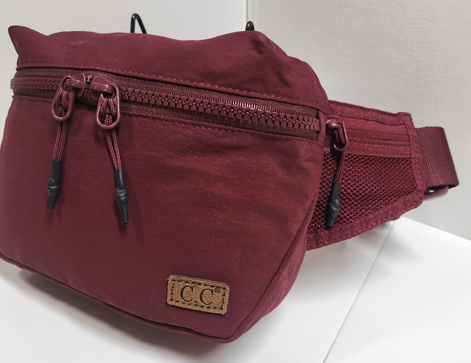 C.C Everyday Solid Color Zipper Cross Body Belt Bag Fanny Pack Burgundy EUC