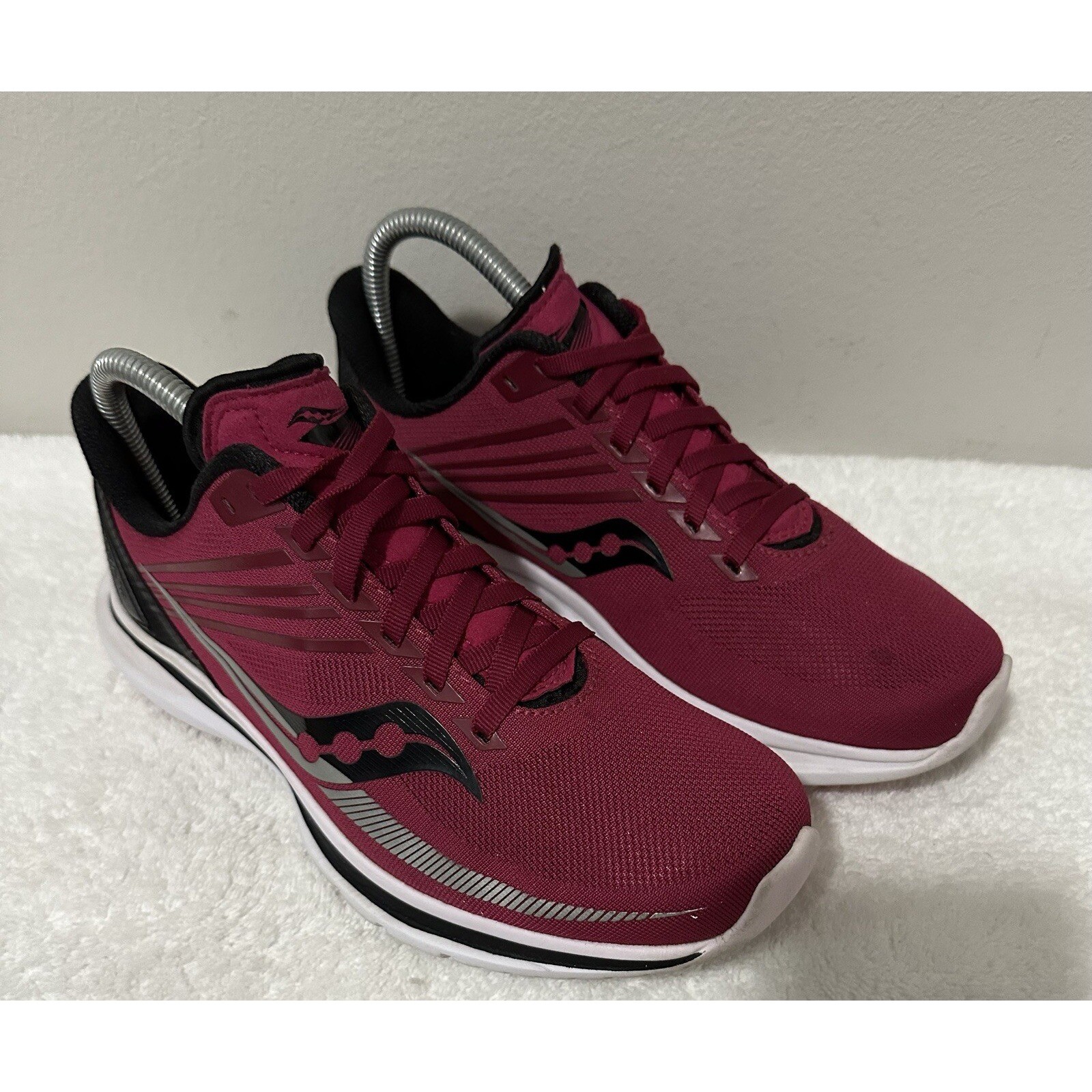 Saucony Kinvara 12 Running Shoes Womens 7.5 Berry Red Black S10620-55 Athletic