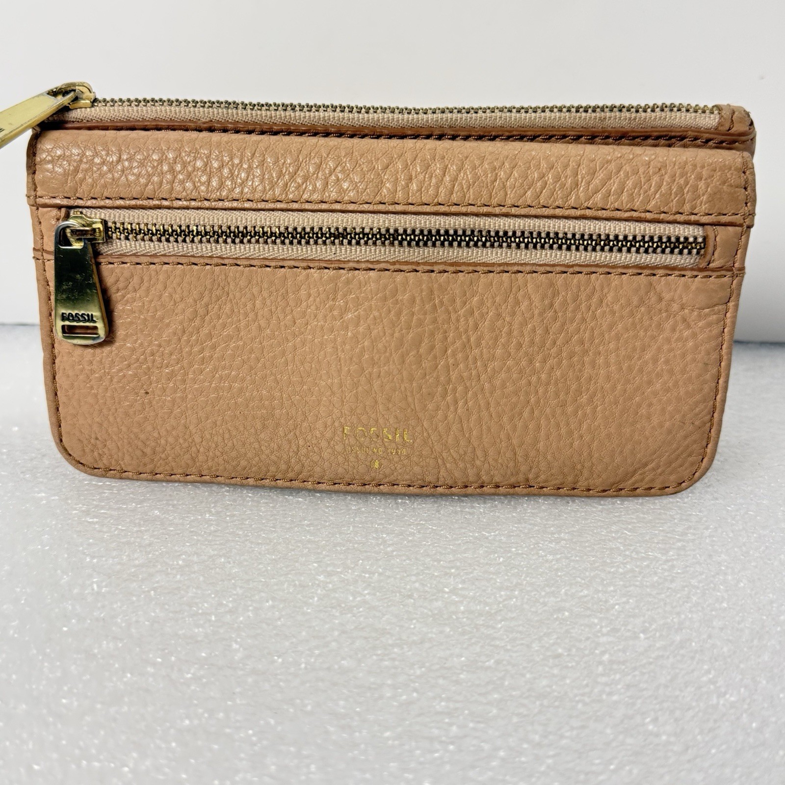 Fossil Pebble Leather Preston Multifunctional Wallet In Tan