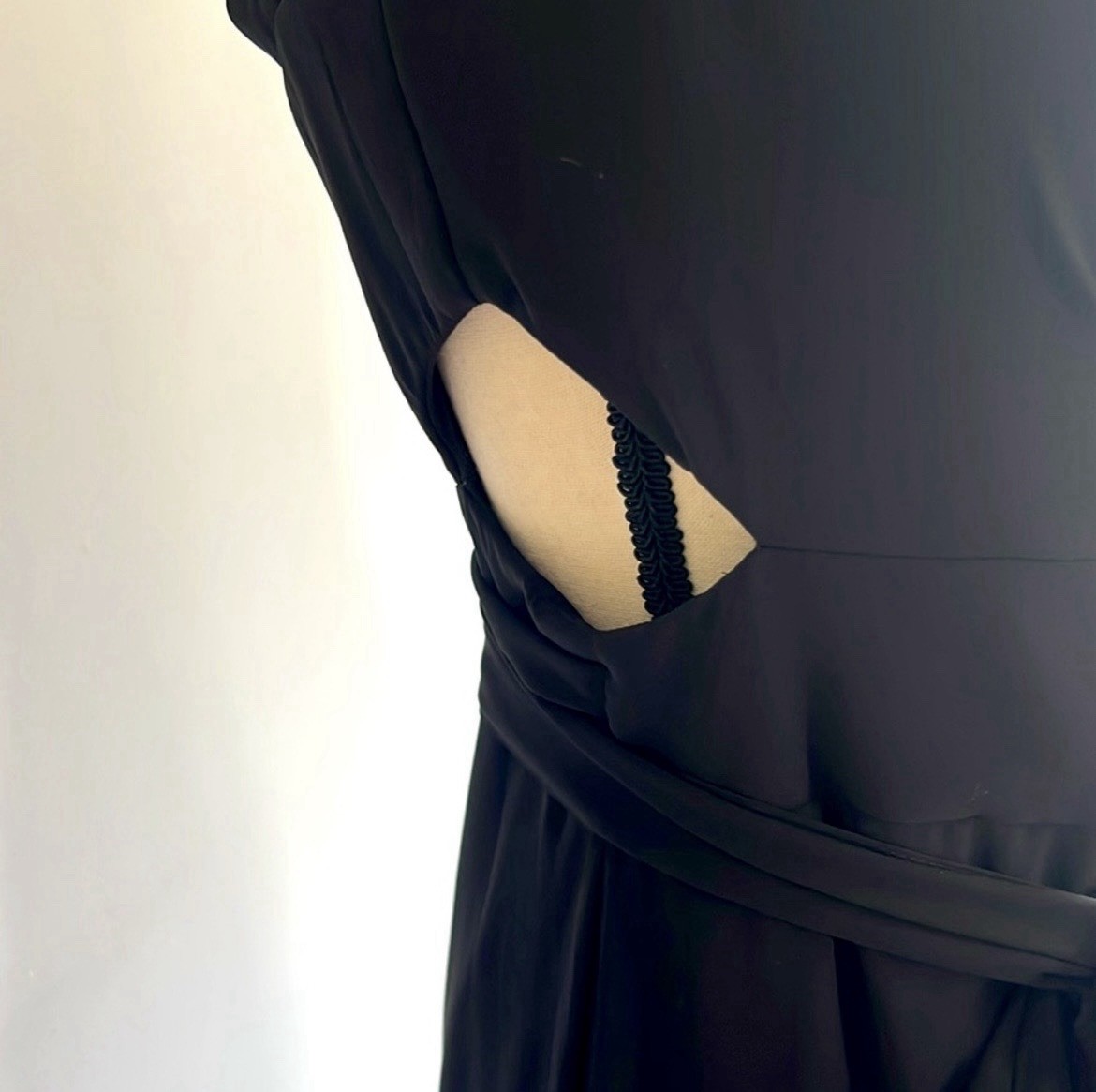 Mori Lee Madeline Gardner Chiffon Wrap Dress-Black NWT Size 8 MSRP $180