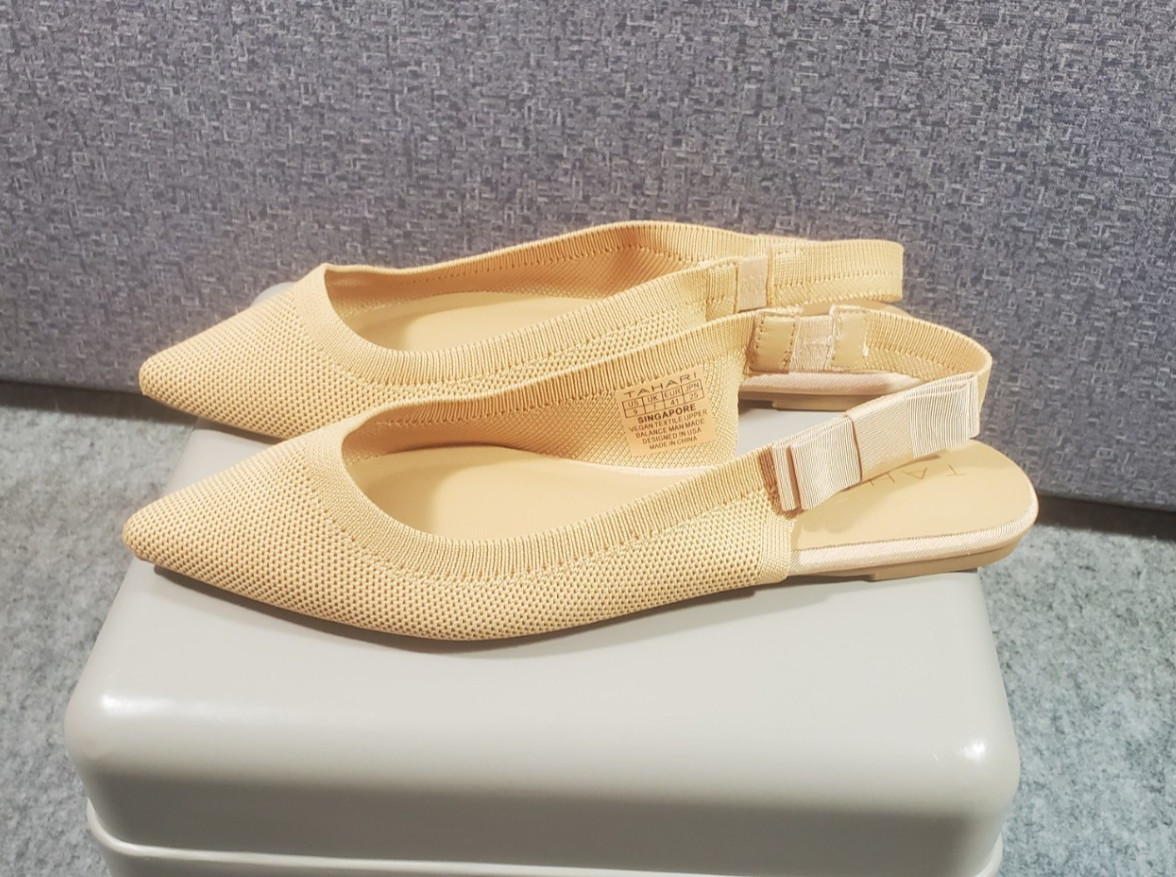 TAHARI- Women’s Singapore Camel Pointed Slip On Flat Shoes NWT Size 9 NEW IN BOX