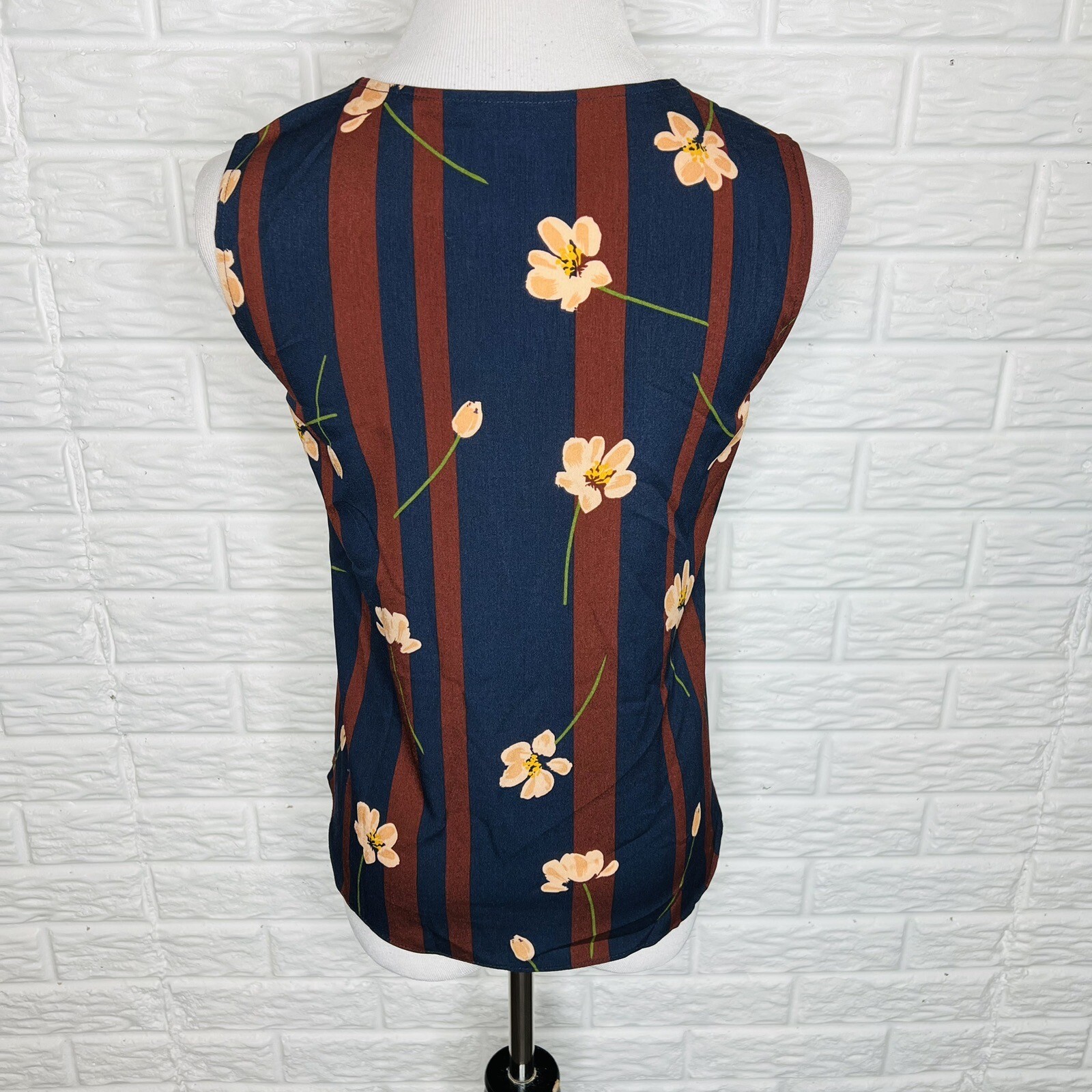 CAbi Scroll Top #3600 Sleeveless Blouse Navy Burgundy Stripe Size XS