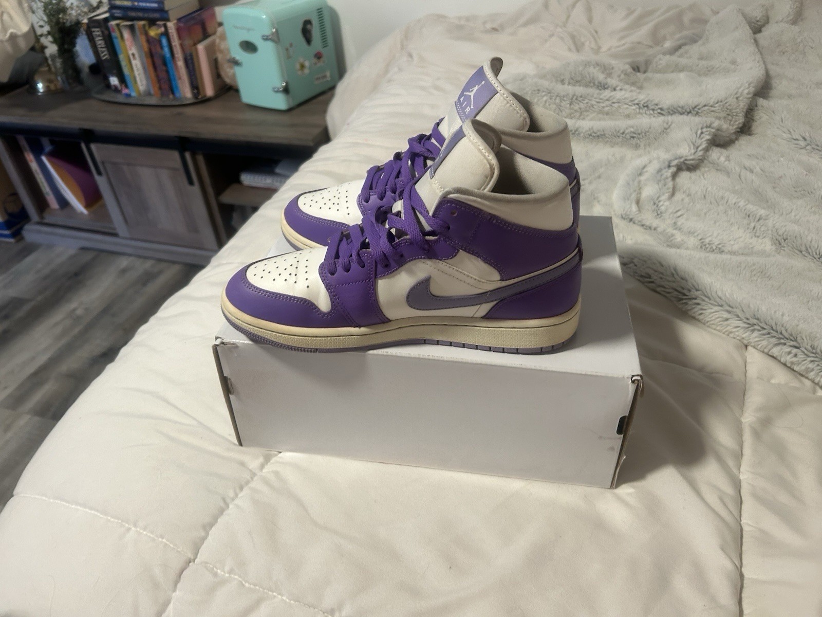 WMNS Air Jordan 1 Mid Grape/Sky J L T Purple. Women’s 8.5