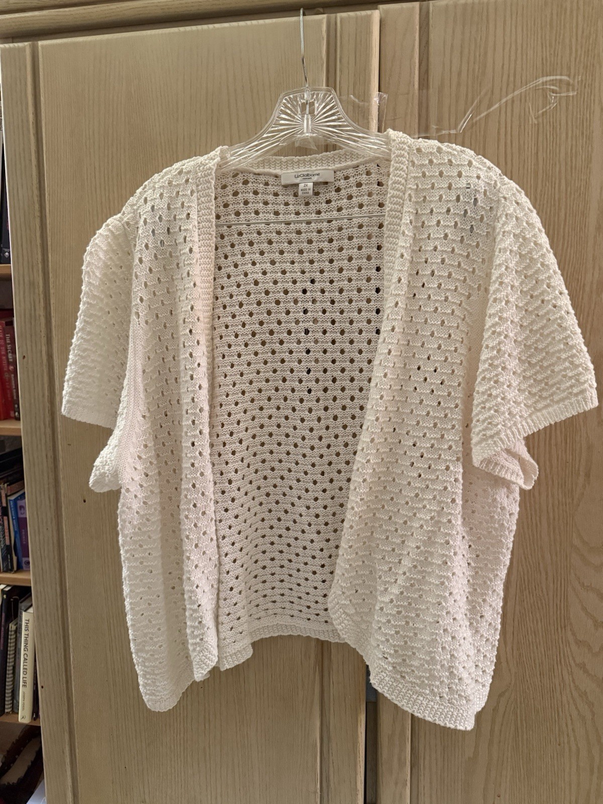 white cropped shrugs womens. Size 2X runs Small. Fits Like a XL