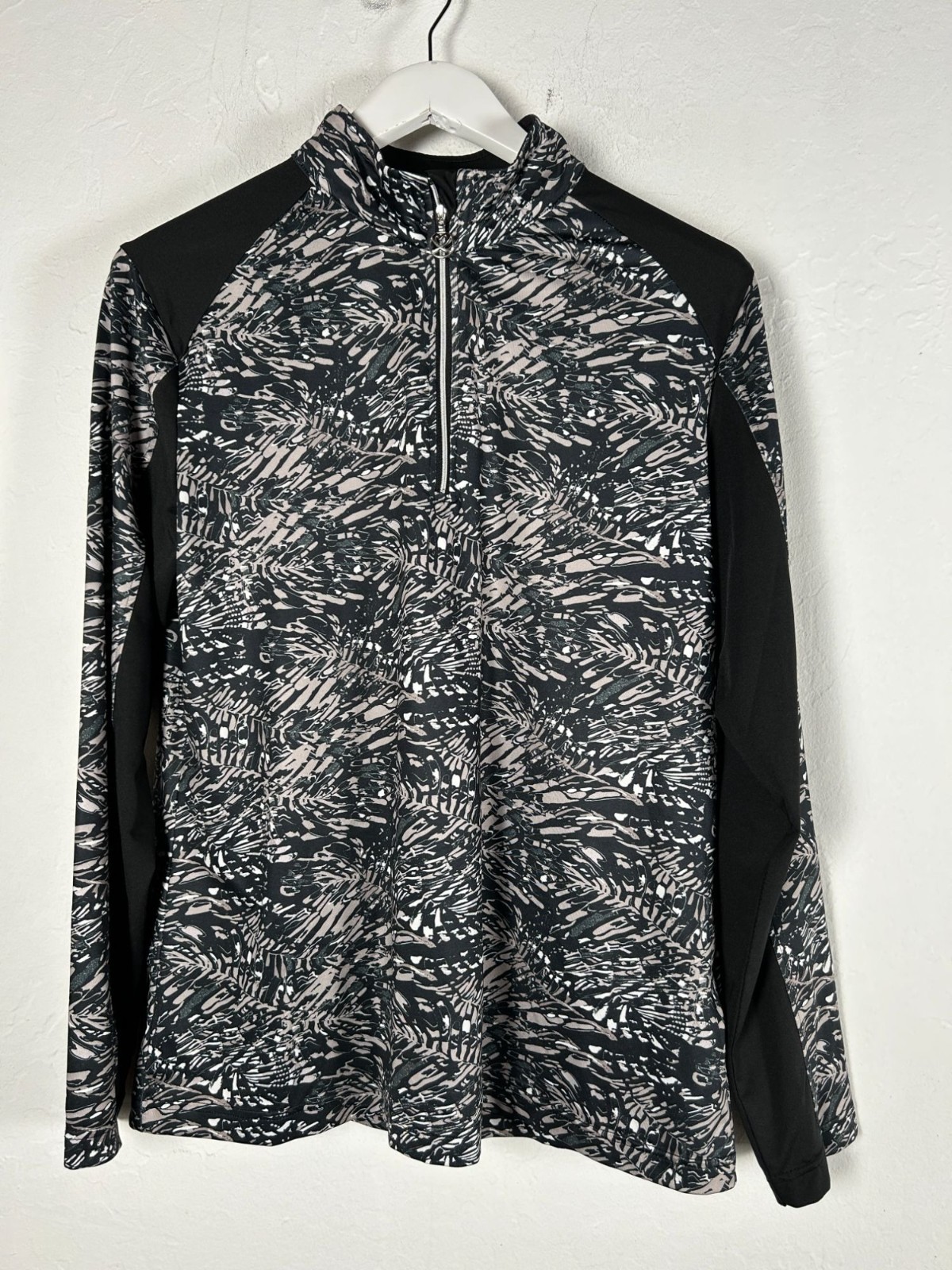 Daily Sports Women’s 1/4 Zip Long Sleeve Activewear Top Black White Abstract XL