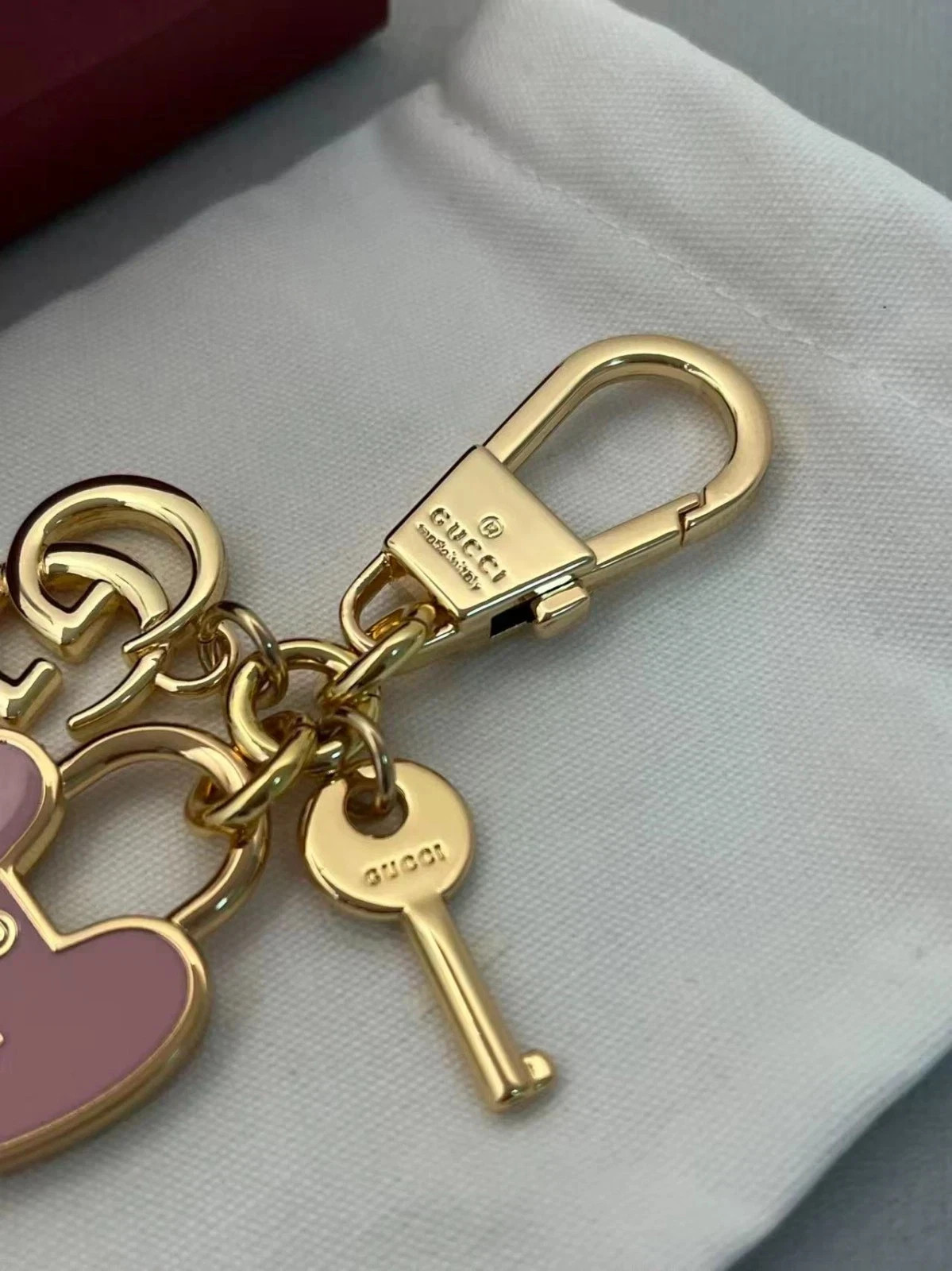 GUCCI Charm Heart Lock & Key Keychain Gift Key Chain with Brand Manual New Box
