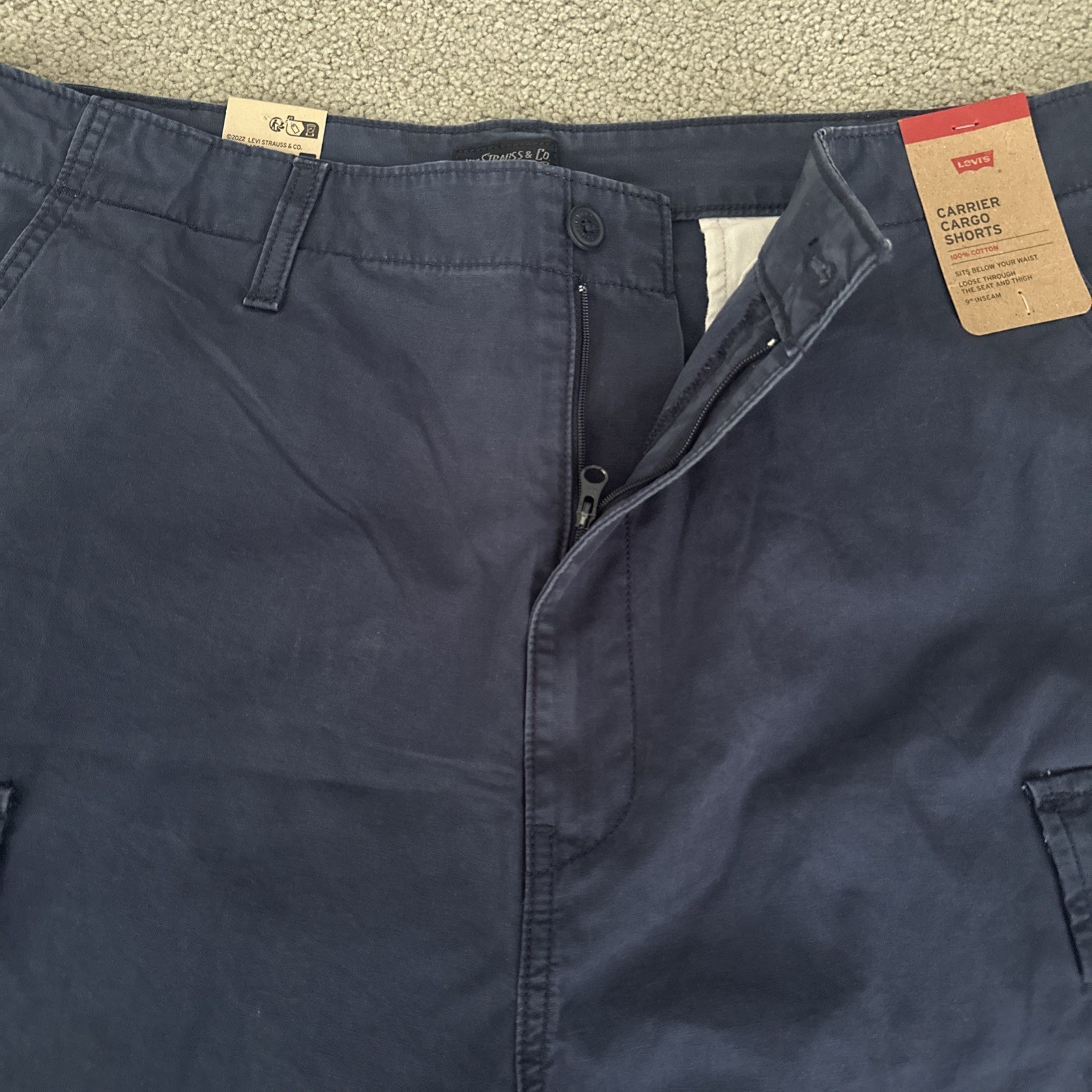 Levis Carrier Cargo Pockets Loose Fit Shorts Dark Blue Men’s Sz. 38 New W Tags