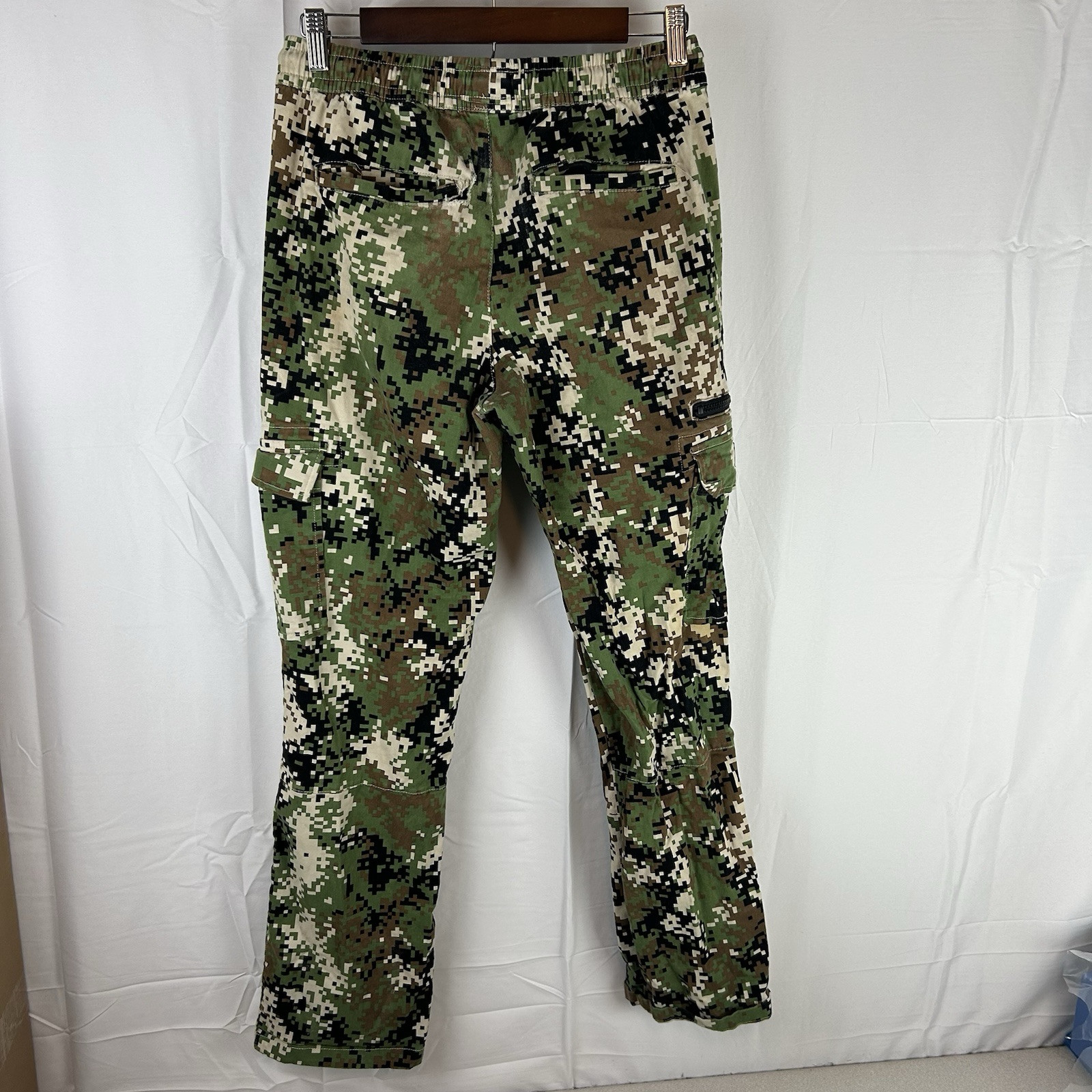 SNOOP DOGG Supply Pull On Cargo Pants Army Digi CAMO Size Small *Flaw