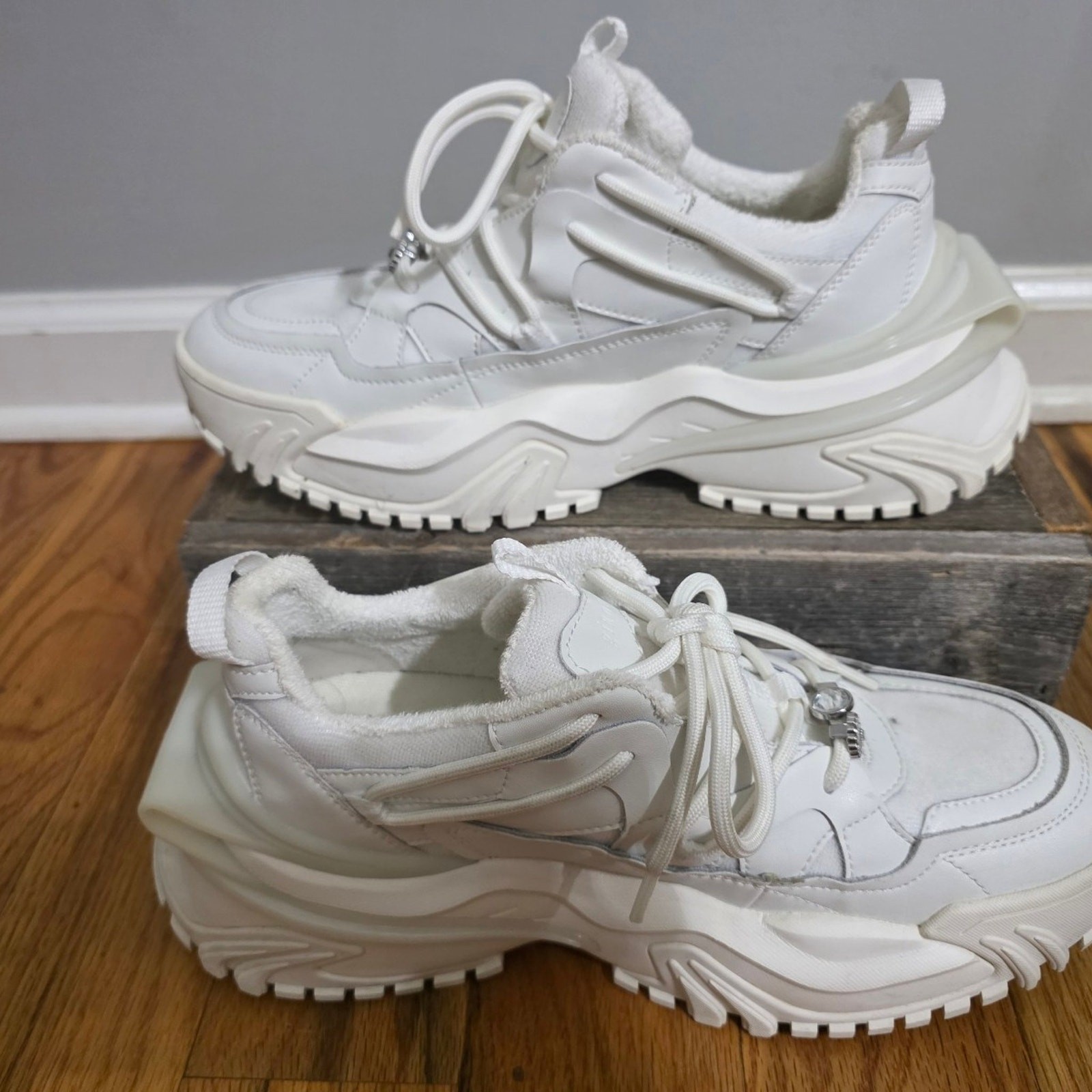 Gianni Bini Venus White Rhinestone Chunky Sneakers 9