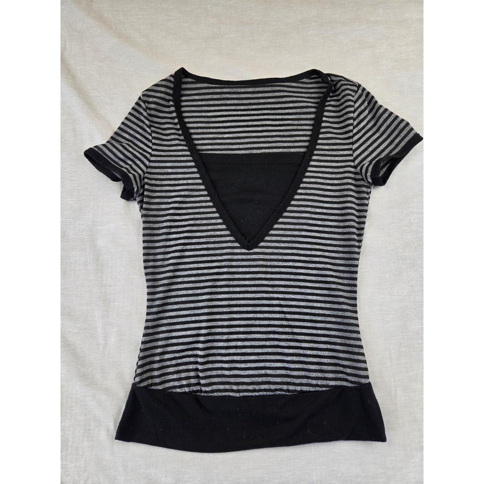 SHEIN Womens XS Black Grey Striped Deep V-Neck Short Sleeve Fitted Top 2192