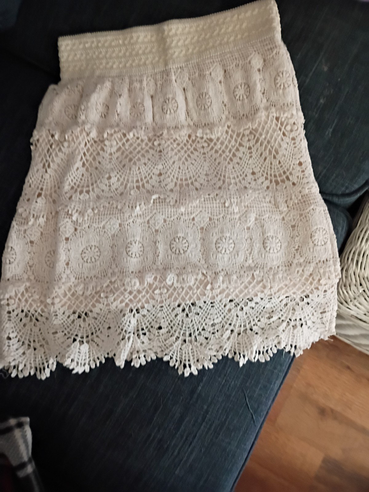 Jrs Shell Lace Skirt, Size S/M