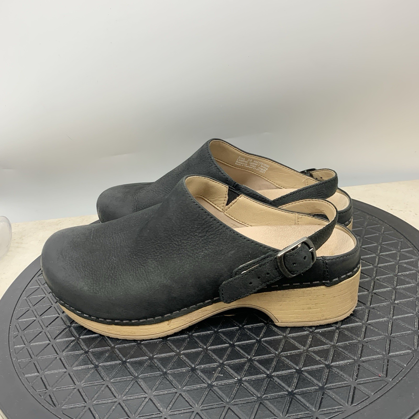 Dansko Berry Clogs Women 38 Size 7.5 8 Shoes Black Leather Slip On Low Heel