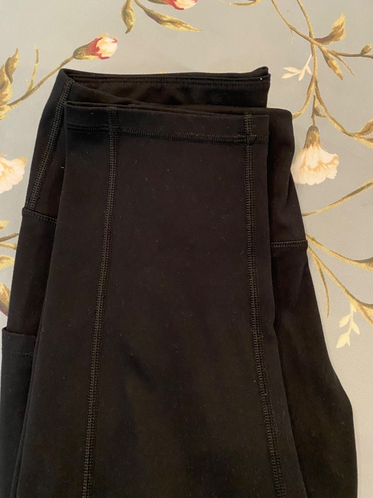 IUGA Cropped Black Capri Athletic Leggings (Large), with pockets and high waist