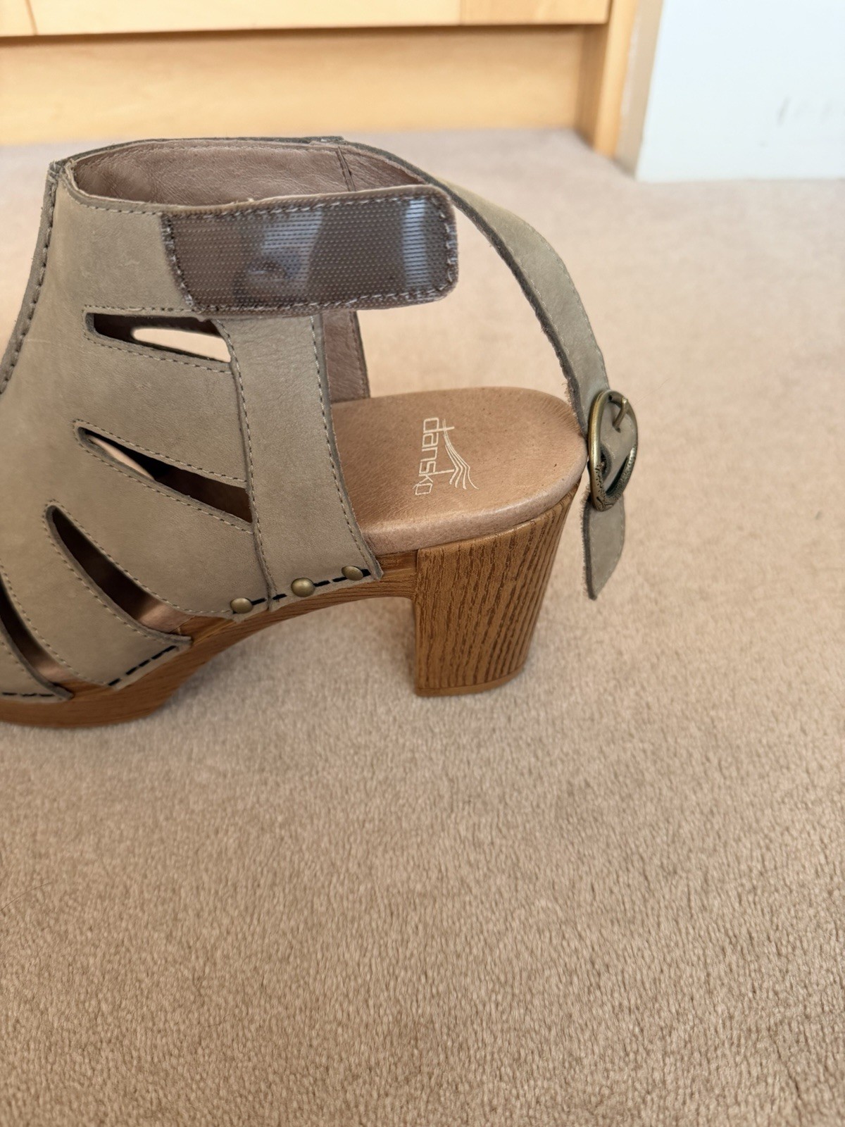 Dansko Strappy Sandals Size 38 Taupe