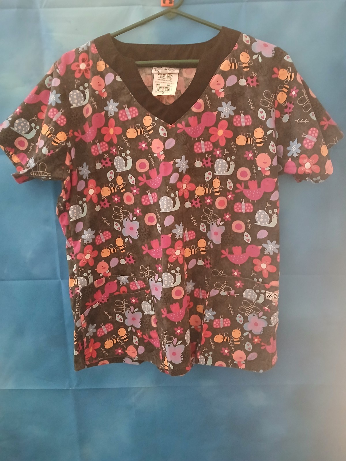 UA Scrubs Womens Top Size Medium Gray With Spring Motif