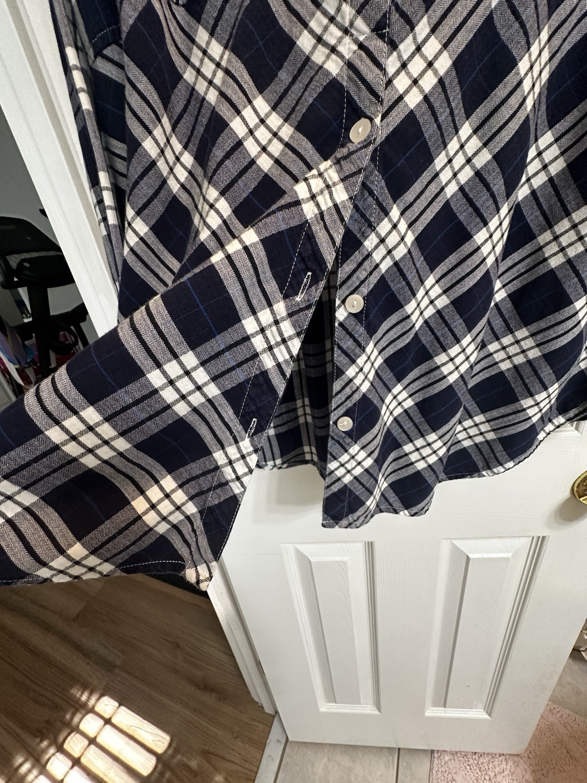 Joan Rivers Women’s Long Sleeve Button Up Blue Plaid Shirt With Side Pockets L
