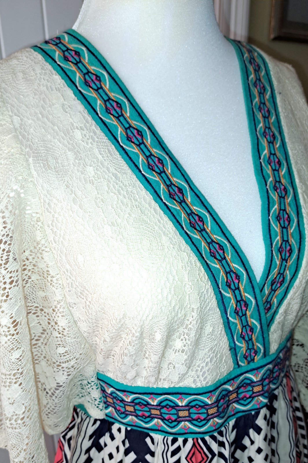 Womens FLYING TOMATO embroidered western dress MEDIUM ivory lace boutique aztec