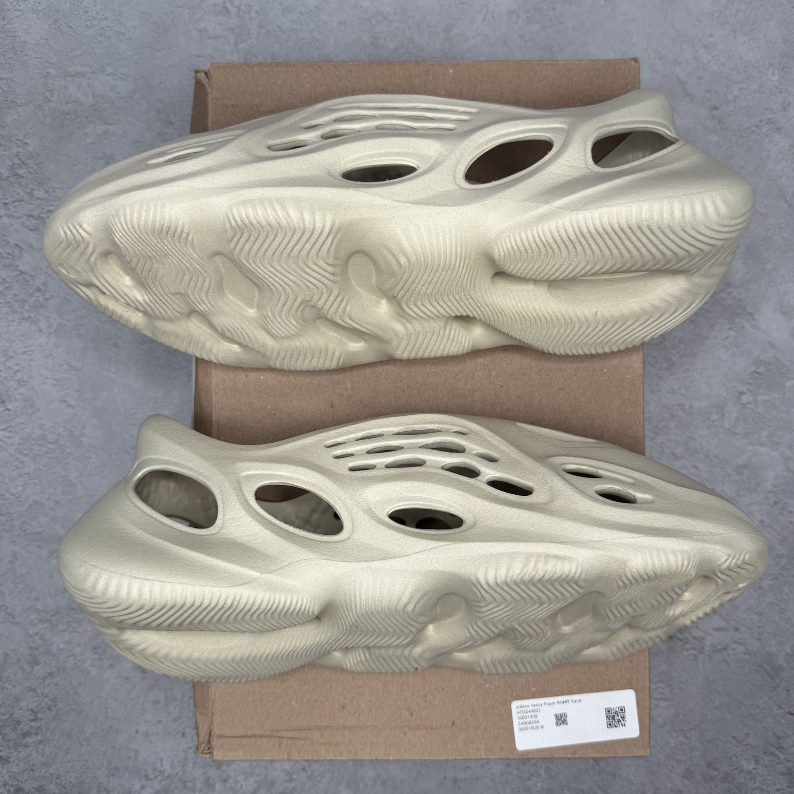 13M/14.5Wadidas Yeezy Foam RNNR Sand *pre-owned* SIZE 13FY4567Pre-Owned