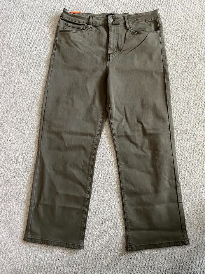 NEW Women’s Well Worn High Rise Classic Straight Pants – Size 16/36 – Green