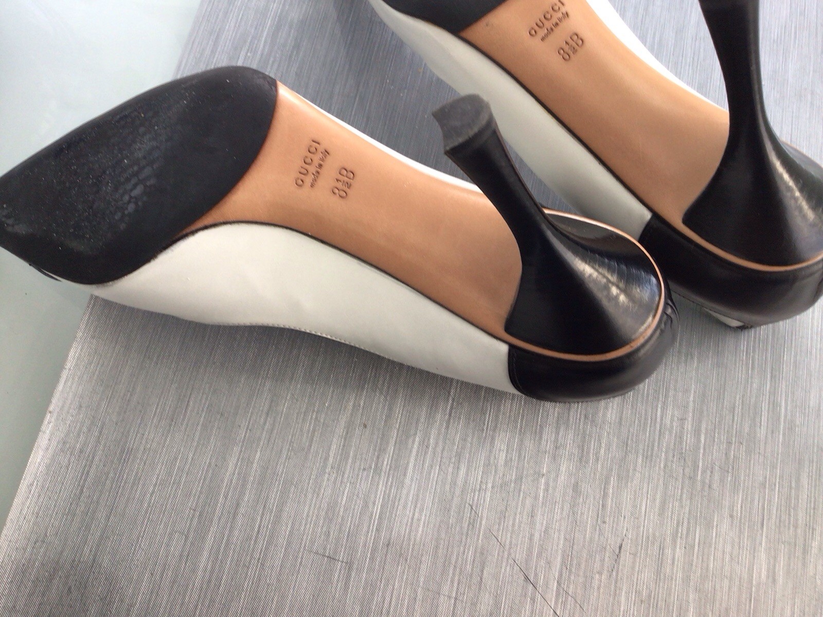 GUCCI BLACK/WHITE MADE IN ITALY PUMPS 8-1/2