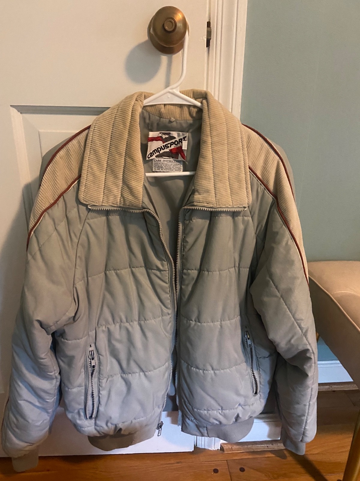 Campusport 80s Vintage Puffer Jacket. Size Medium, Corduroy detailing