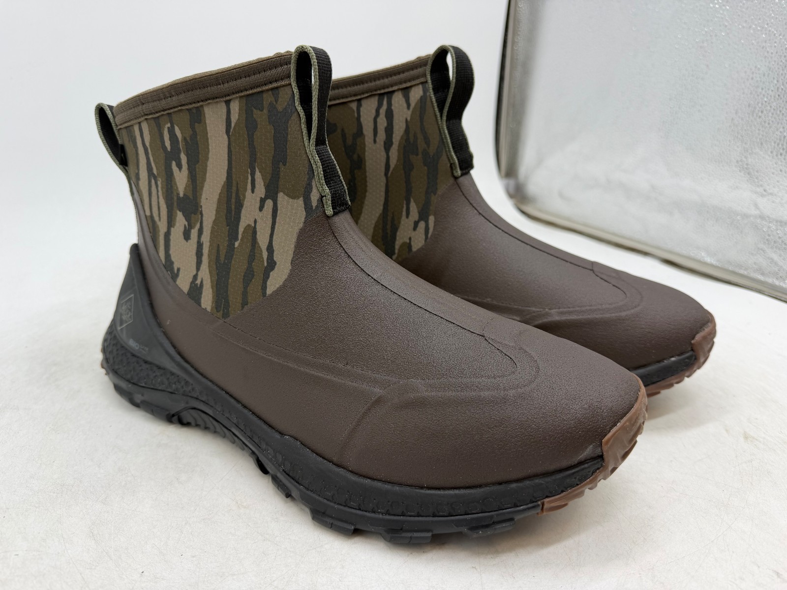 Muck 8″ Outscape Max Boots Men’s Mossy Oak Bottomland Slip On Waterproof – 11