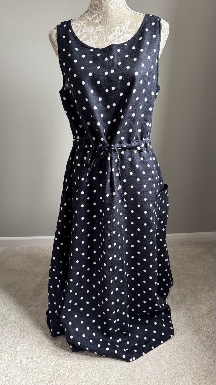WOOLOVERS 100% LINEN NAVY/WHITE POLKA DOT SLEEVELESS DRESS SIZE 10, POCKETS