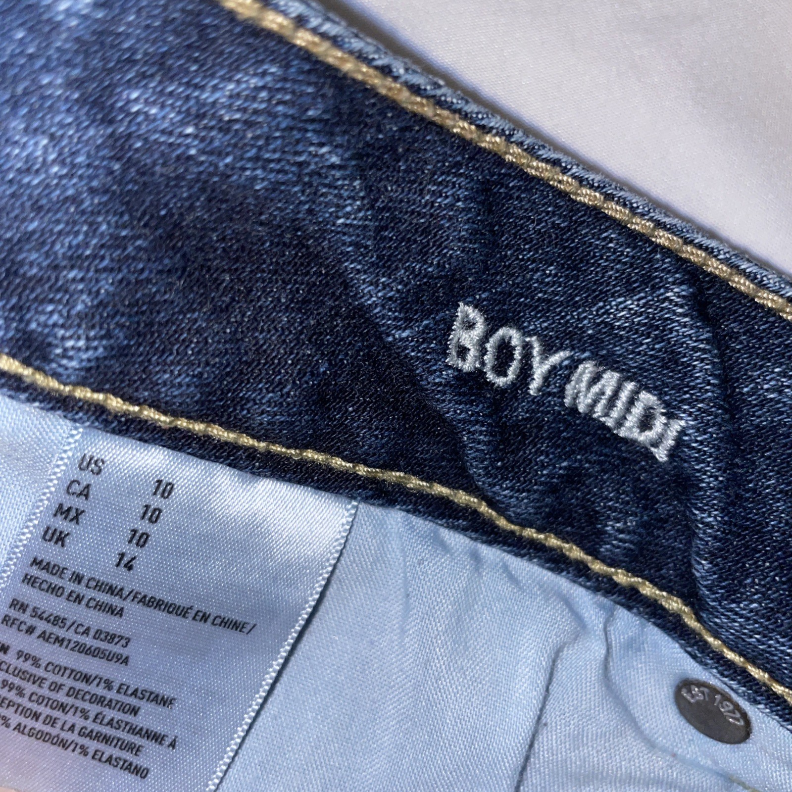 American Eagle Jean Shorts Stretch Boy Midi Cuffed Size 10 Dark Wash Trendy