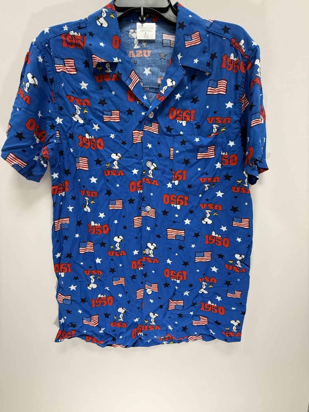 Peanuts Snoopy and Woodstock Patriotic Short Sleeve Men’s button down- New!!