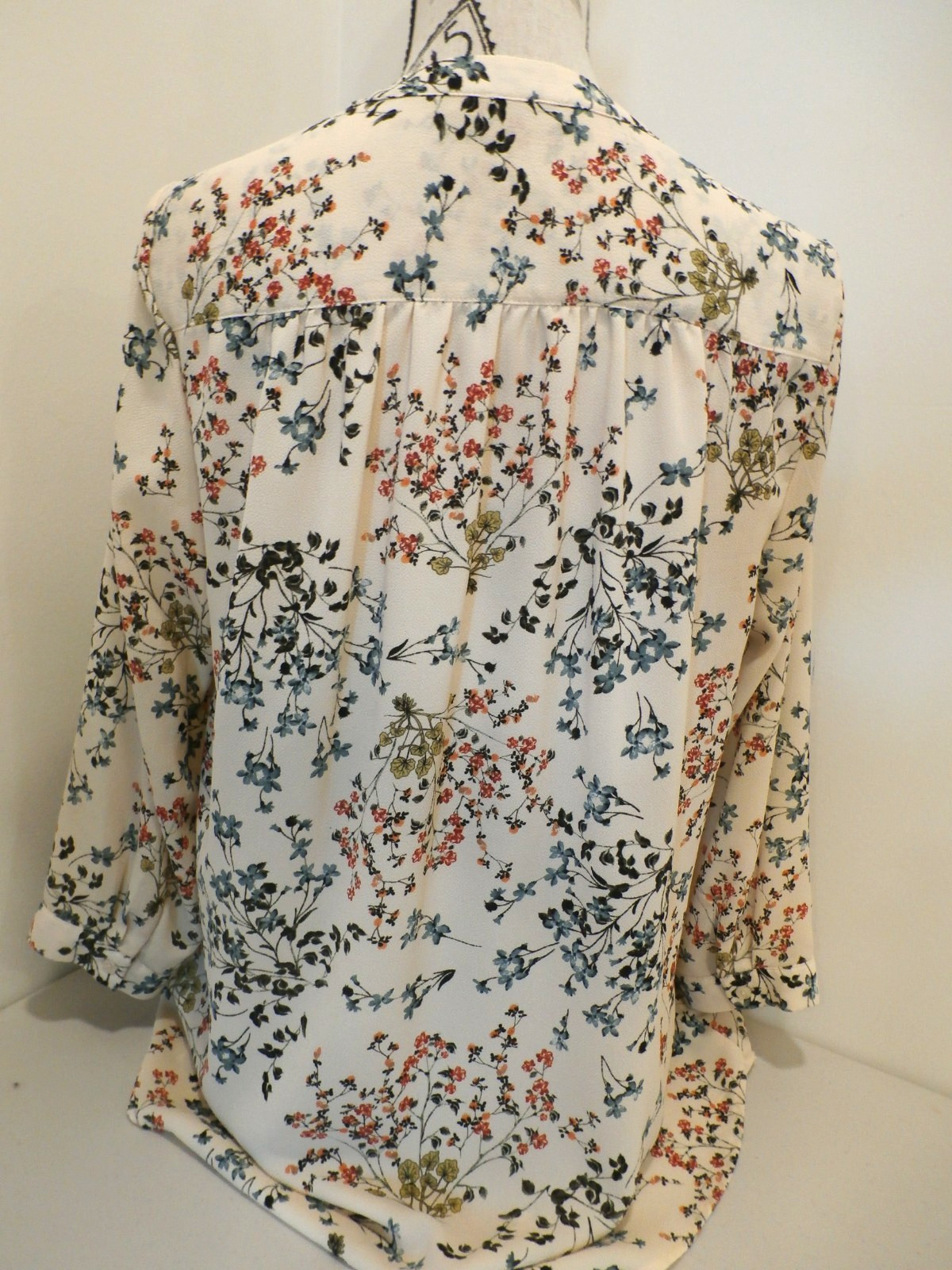 Dalia Beige Floral Tunic Top 3/4 Sleeves 4-Button Front Large