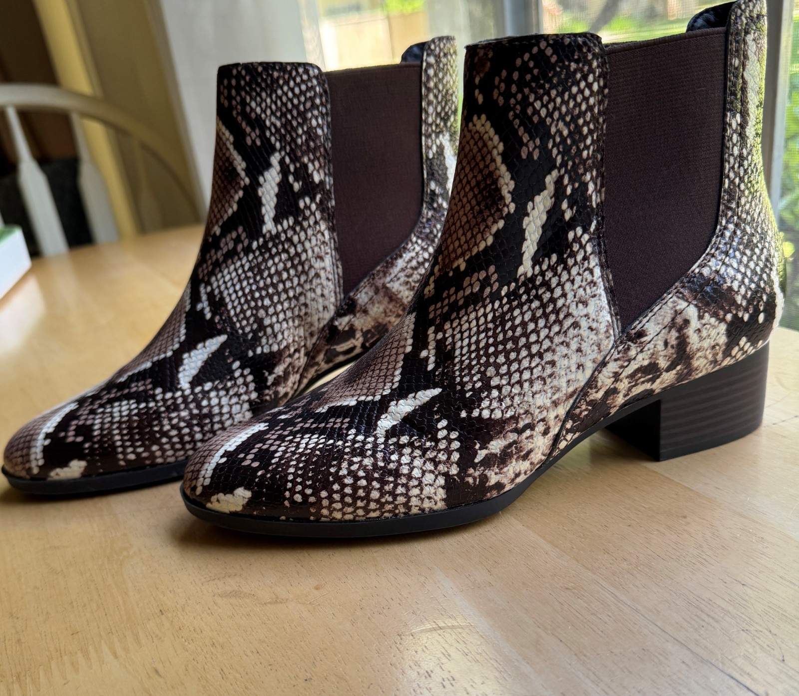 Alex Marie Snakeskin Pattern Embossed Leather Pull On Booties 7.5 MSRP $99 NWOB