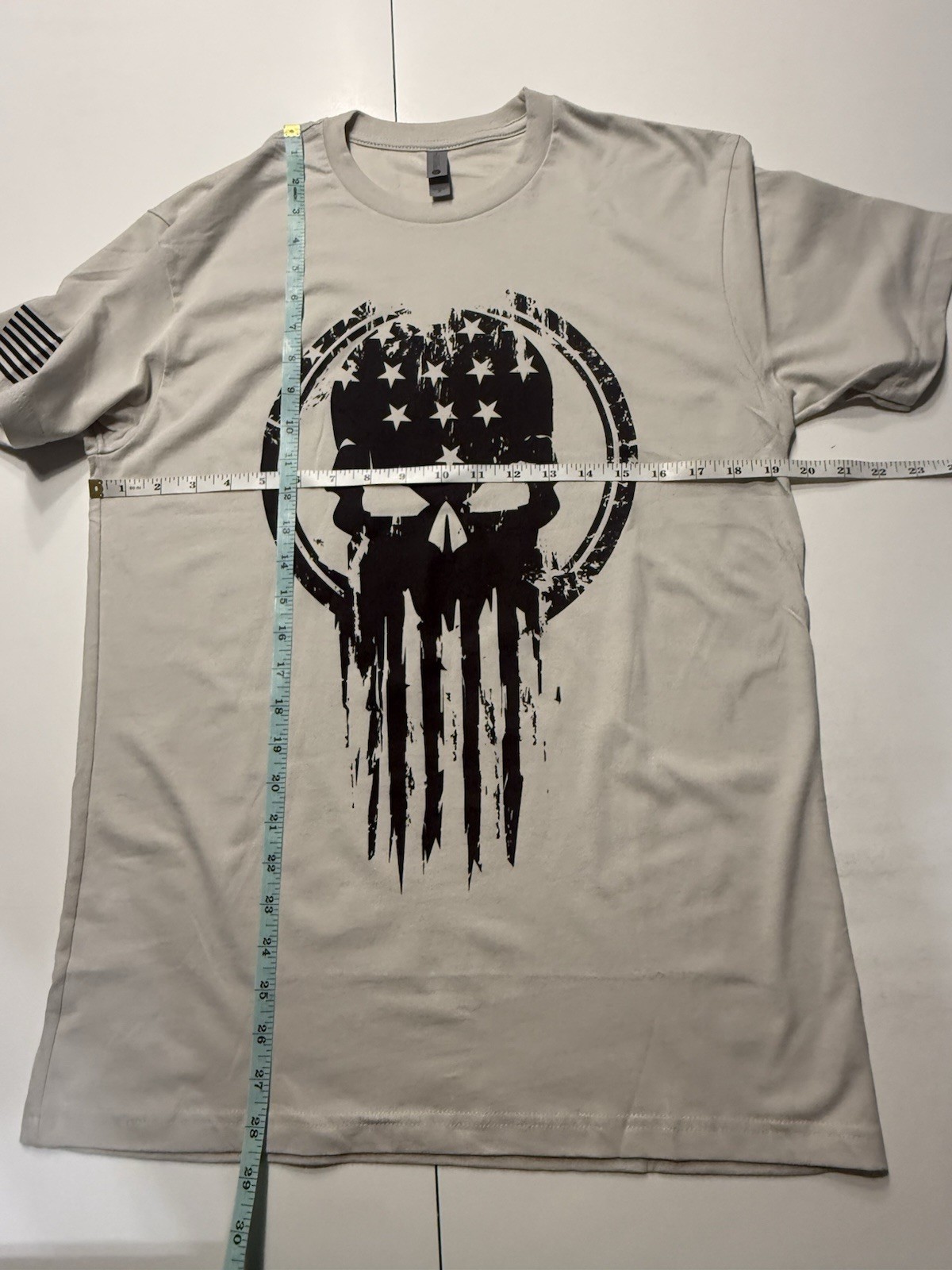Next Level Apparel Skull American Flag Graphic T-Shirt Beige Men’s Medium Cotton