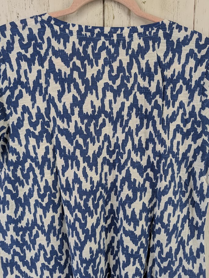 Sonoma Size Large The Everyday Tee Blue White Short Sleeve V Neck Top NWT