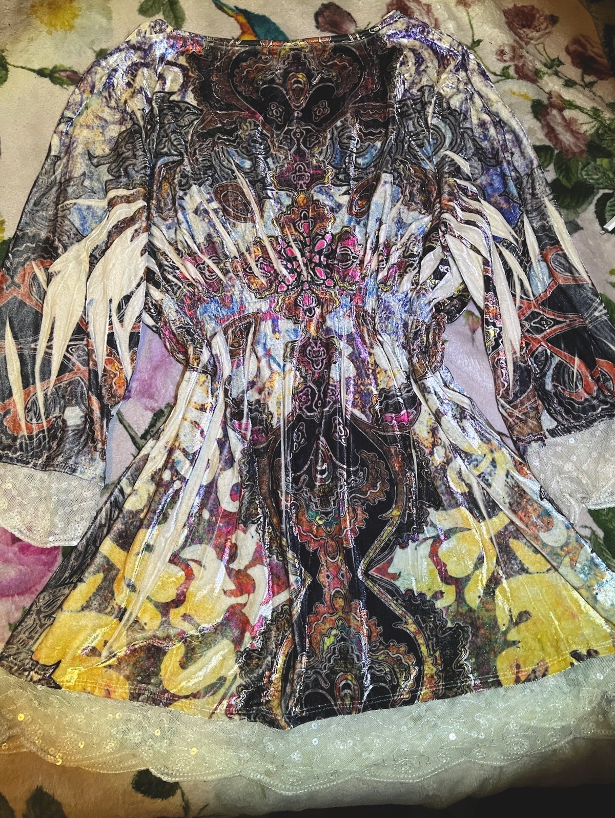 One World XL Multicolor Abstract V-Neck 3/4 Sleeve Lace Sequin Top
