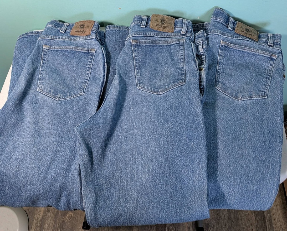 Wrangler Jeans Men Size 38 X 32 Lot of 3 Pairs Regular Fit 99% Cotton 1% Spandex