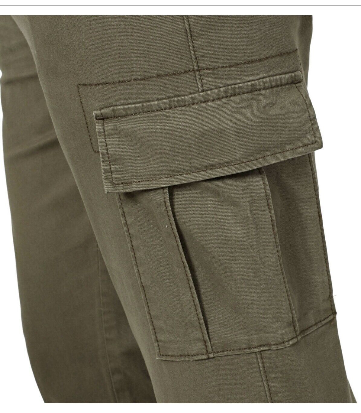 Lee Men’s Motion Stretch Regular Fit Straight Leg Cargo Pant – Size/Color Varies