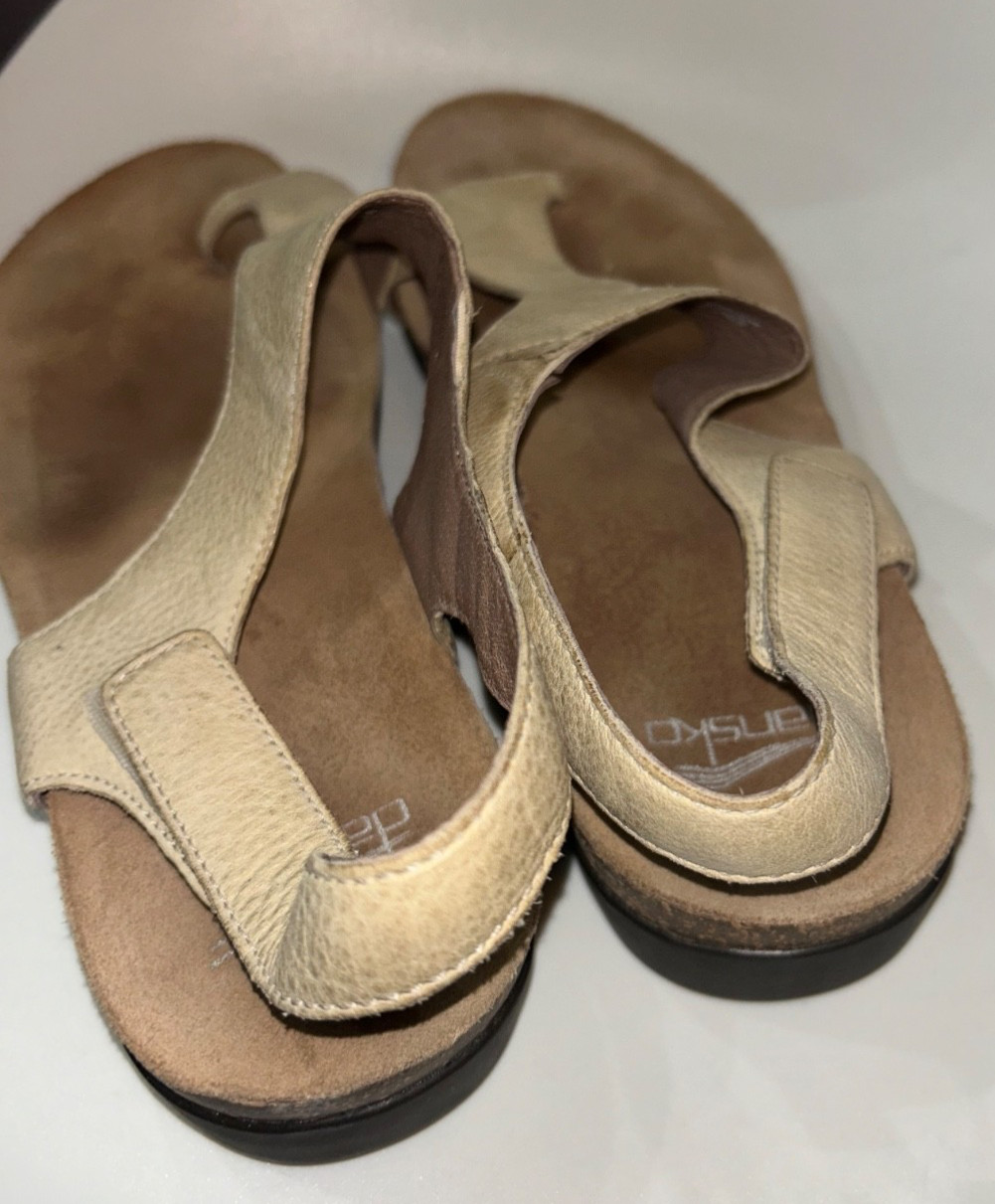 Dansko Reece Women’s Sandals size 41/10 Beige Leather Comfort Flat Thong