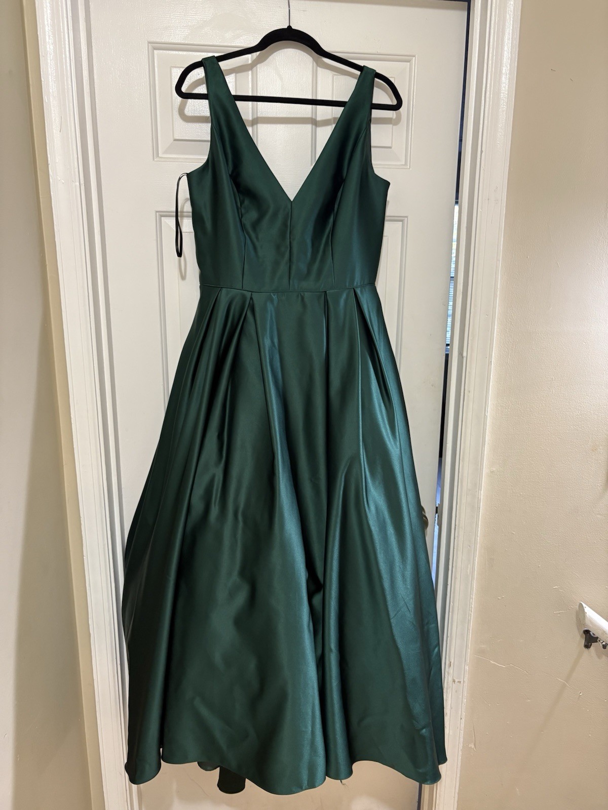 Betsy & Adam Women’s Gown SZ 14W NWT